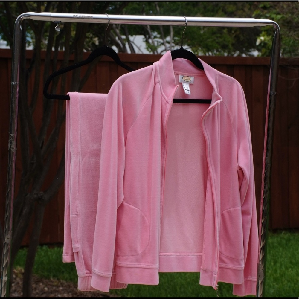 ✨ VELVET PINK TRACK SUIT ✨